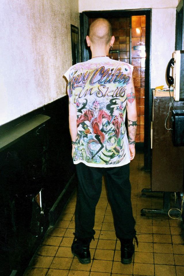 Hooly turns his back at the Green Dragon, Sydney Street, April 1994