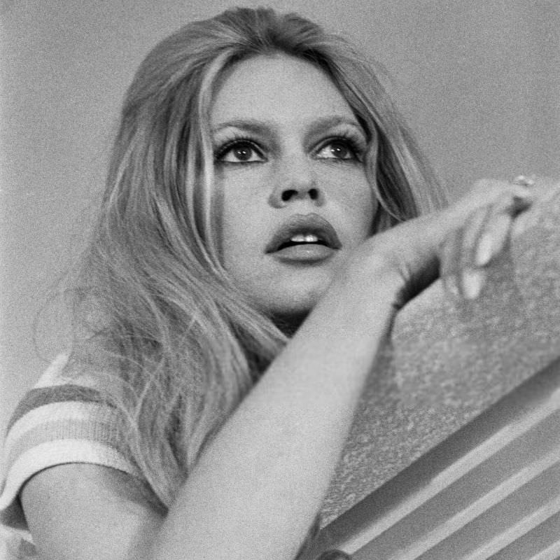 Beautiful Photos of Brigitte Bardot during the Filming of 'Les Femmes', 1969