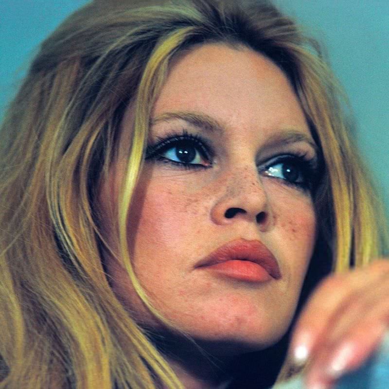 Beautiful Photos of Brigitte Bardot during the Filming of 'Les Femmes', 1969