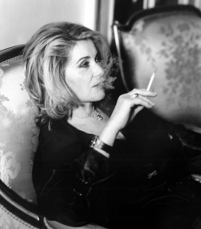 Catherine Deneuve Smoking: The Unbreakable Bond of French Beauty with Cigarettes