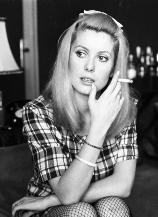 Catherine Deneuve Smoking: The Unbreakable Bond of French Beauty with Cigarettes