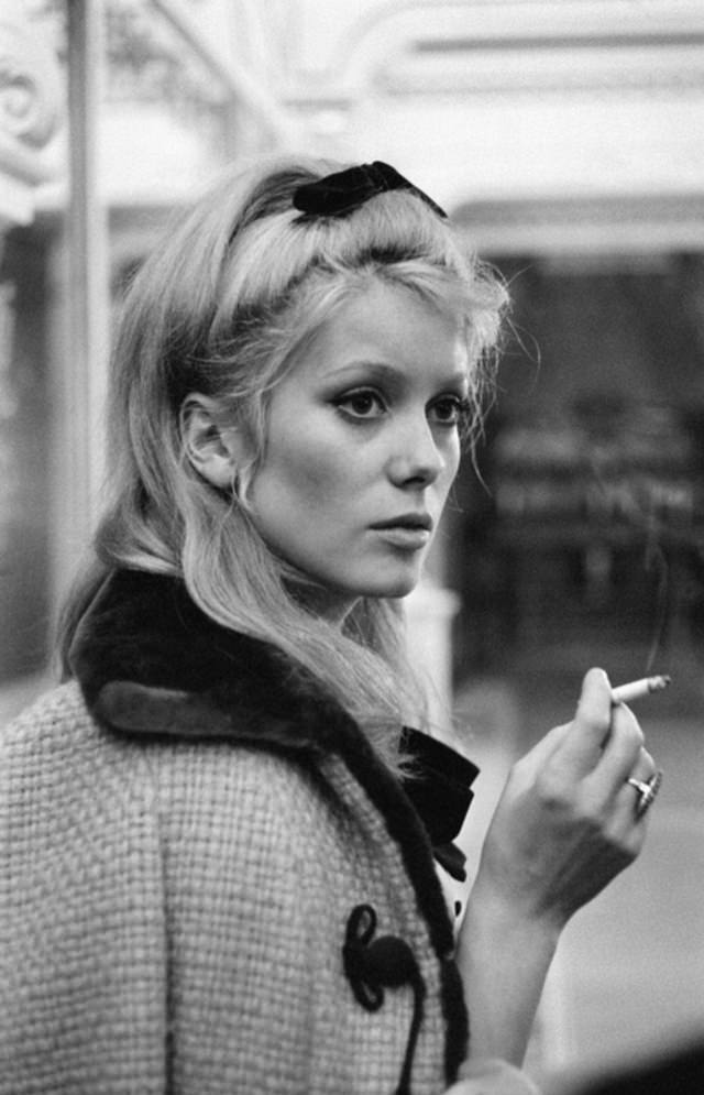 Catherine Deneuve Smoking: The Unbreakable Bond of French Beauty with Cigarettes