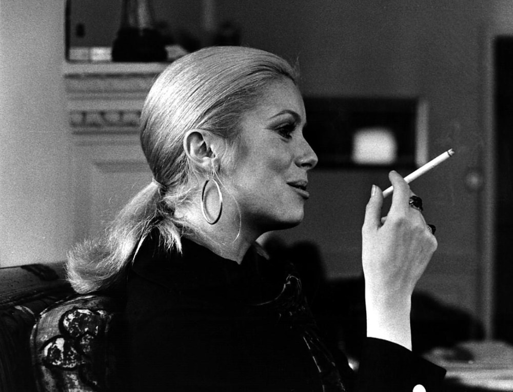 Catherine Deneuve Smoking: The Unbreakable Bond of French Beauty with Cigarettes