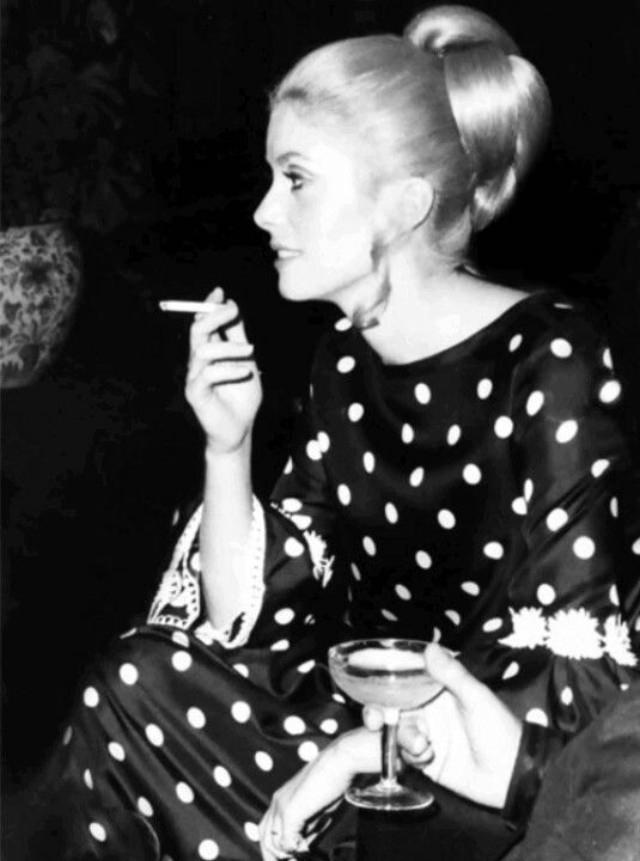 Catherine Deneuve Smoking: The Unbreakable Bond of French Beauty with Cigarettes