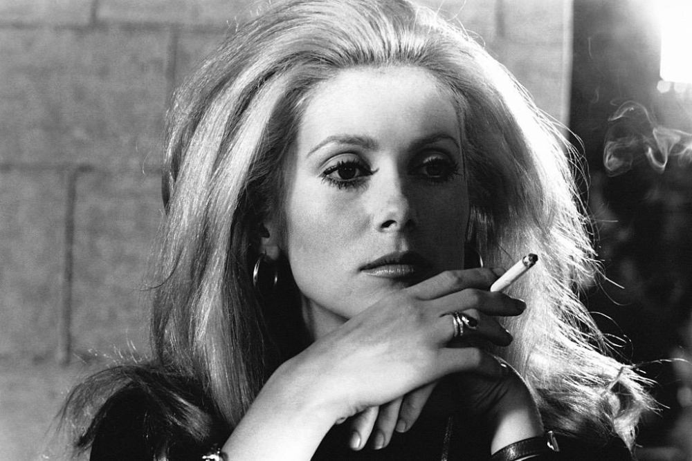 Catherine Deneuve Smoking: The Unbreakable Bond of French Beauty with Cigarettes