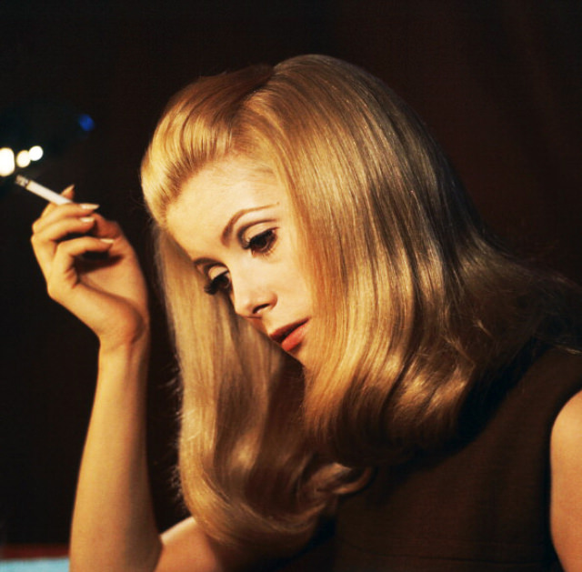 Catherine Deneuve Smoking: The Unbreakable Bond of French Beauty with Cigarettes