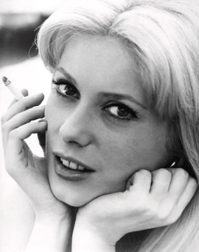 Catherine Deneuve Smoking: The Unbreakable Bond of French Beauty with Cigarettes