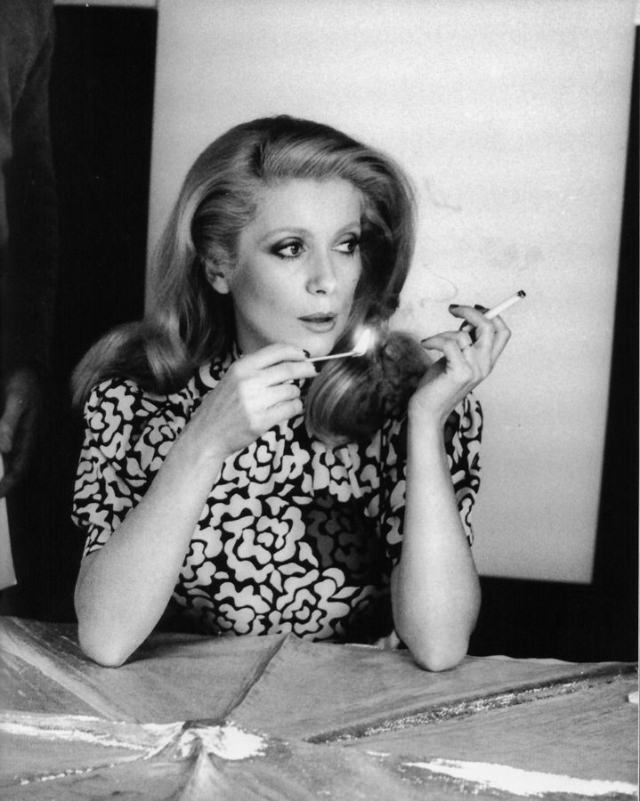 Catherine Deneuve Smoking: The Unbreakable Bond of French Beauty with Cigarettes