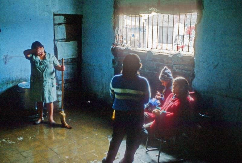 Soup kitchen, La Victoria, Santiago, 1988