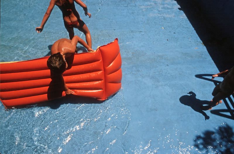 The empty pool, Santiago, 1988