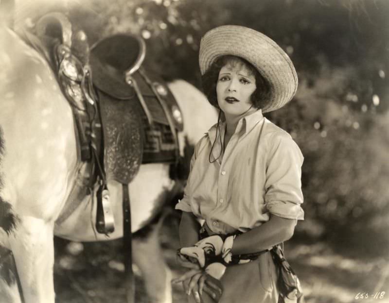 Beautiful Photos of Clara Bow from the Movie 'Hula (1927)'