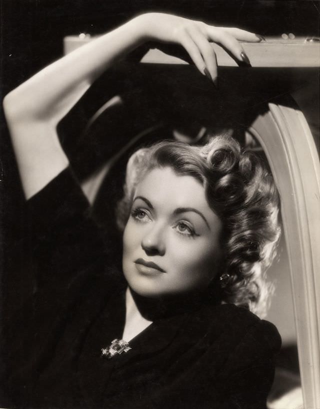 Constance Bennett,1930s