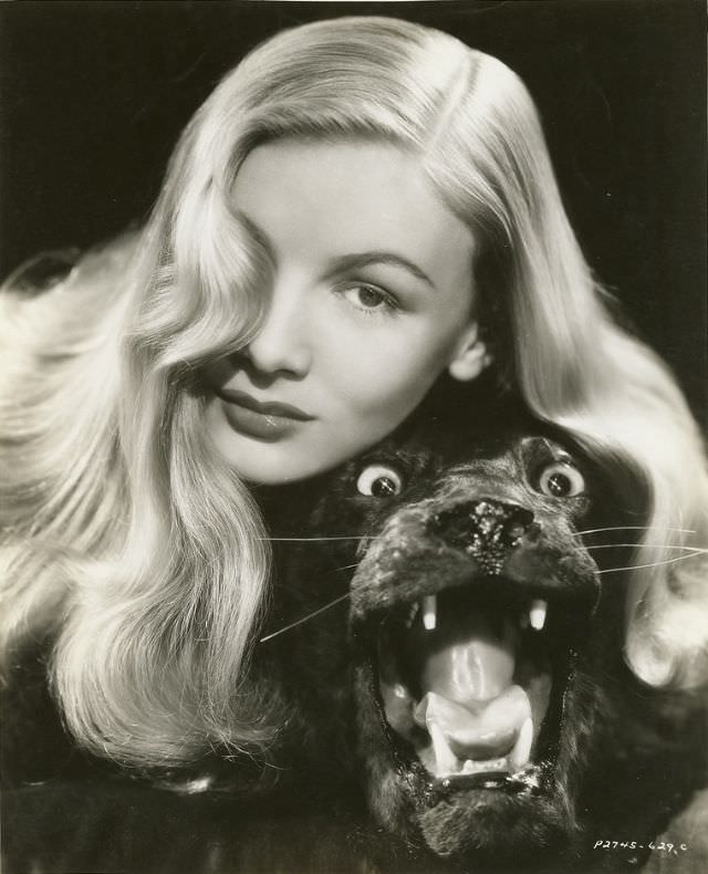 Veronica Lake, 1943