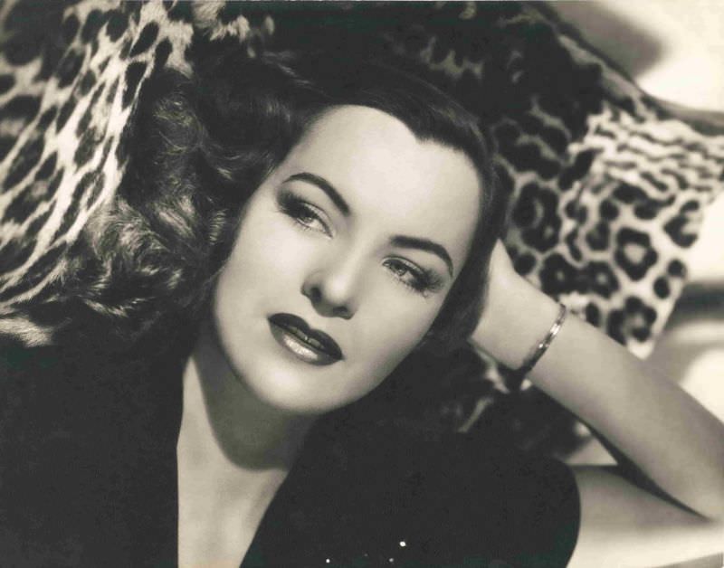 Ella Raines, 1944