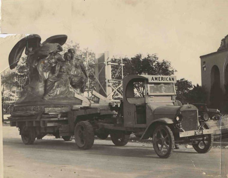 American Mayflower Company moving fountain into Fair Park, 1904