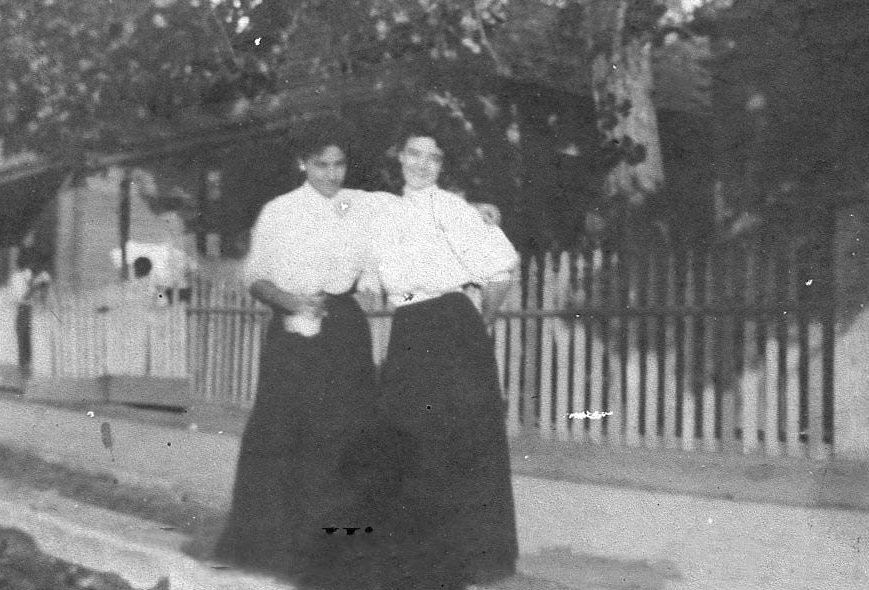 Minnie Mae Bailey and Estella Amon, 1906