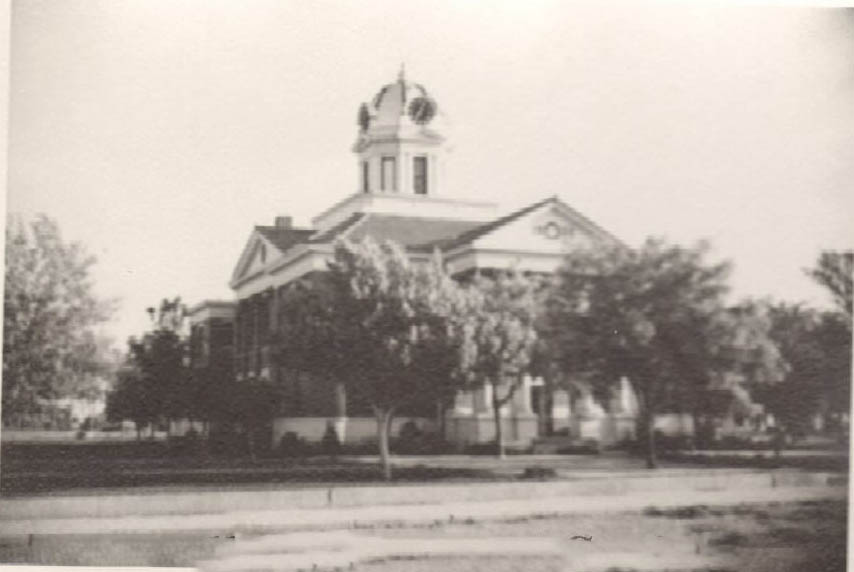 This is the second county courthouse and was completed in 1909.