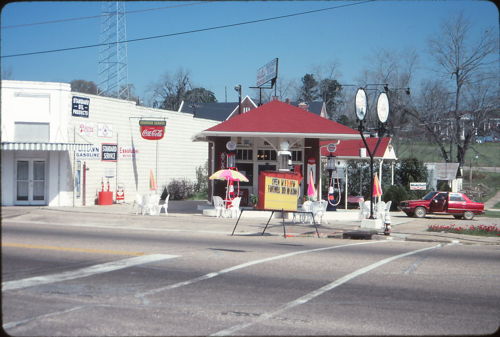 Gas Station, Florala, Alabama, March 1992