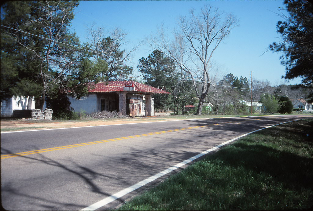 Old gas station along Hwy 85, North of Crestview, Florida, 1992