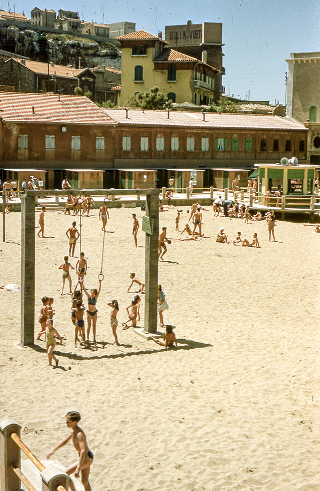 Plage des Catalans, Marseille in June 8, 1952