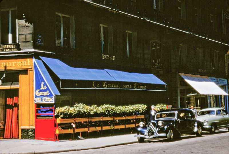 9 Rue de l'Échelle, 1st Arrondissement, then the Le Gourmet Sans Chiqué Restaurant, now the Metal Flaque Bridal Shop, Paris, 1953
