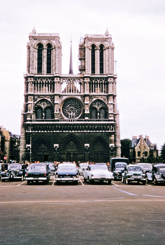 Notre Dame de Paris, Paris, 1956