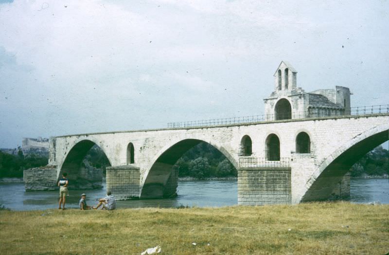 Le Pont d'Avignon, 1957