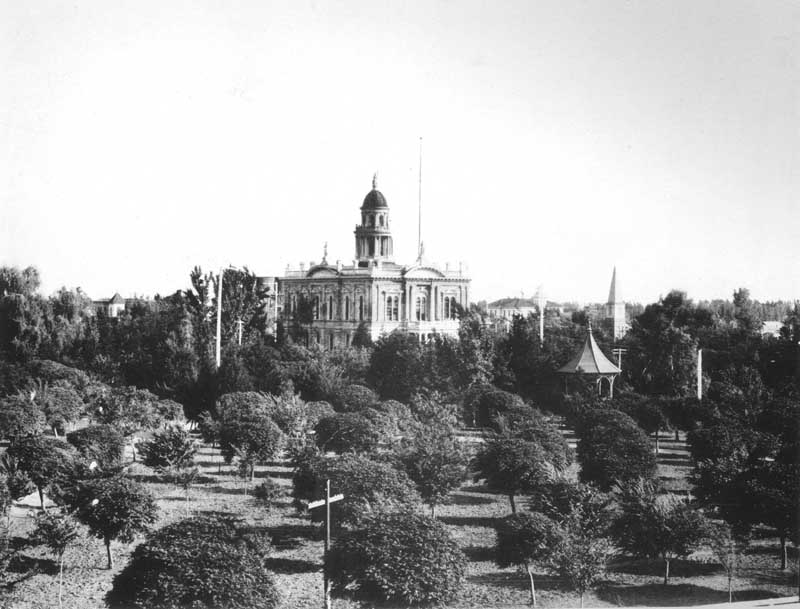 Fresno Courthouse and grounds, 1890