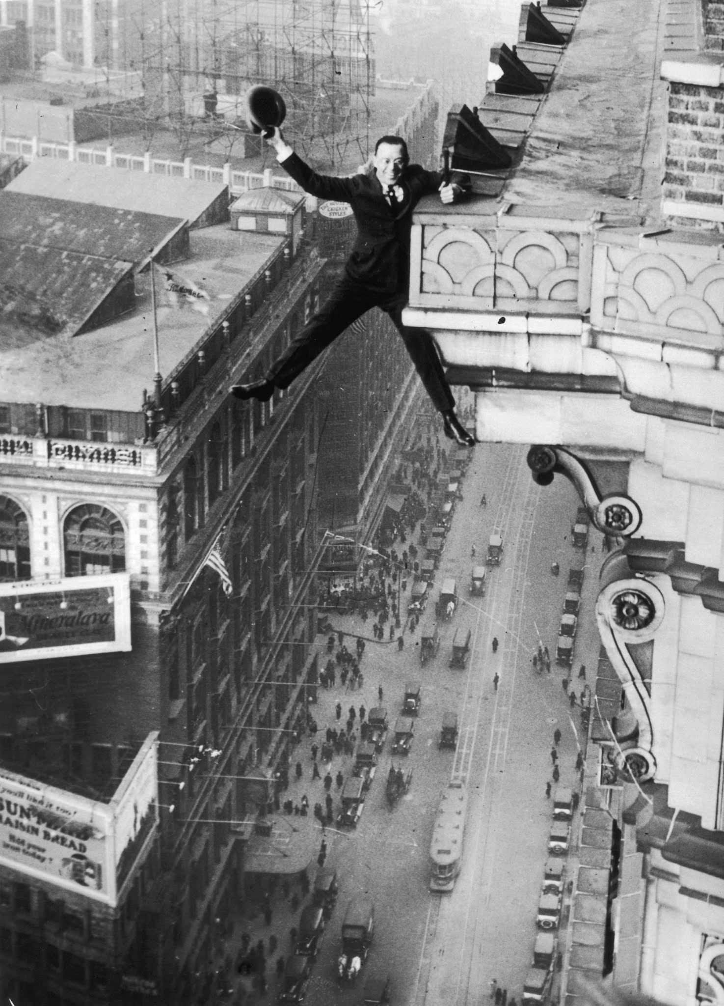 Harry Gardiner: The First Human Fly Who Climbed Skyscrapers from the Ground in the early 20th Century