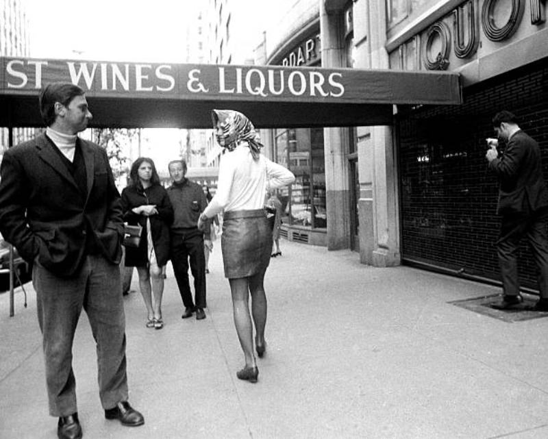 No Pictures, When Jackie Kennedy Flipped Down a Paparazzi on the Manhattan sidewalk, 1969