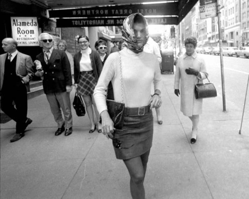 No Pictures, When Jackie Kennedy Flipped Down a Paparazzi on the Manhattan sidewalk, 1969