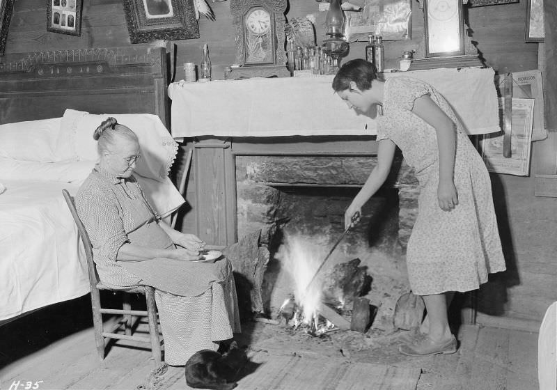 Interior of the home of Harriet Hankins at the site of the planned community near Norris Dam.