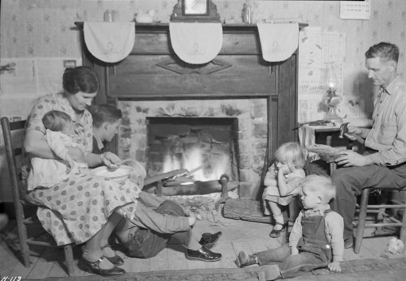 Family group of Fletcher Carden, Route #1, Andersonville, Tennessee, a night-watchman at the bunkhouses at Norris Dam, November 1933