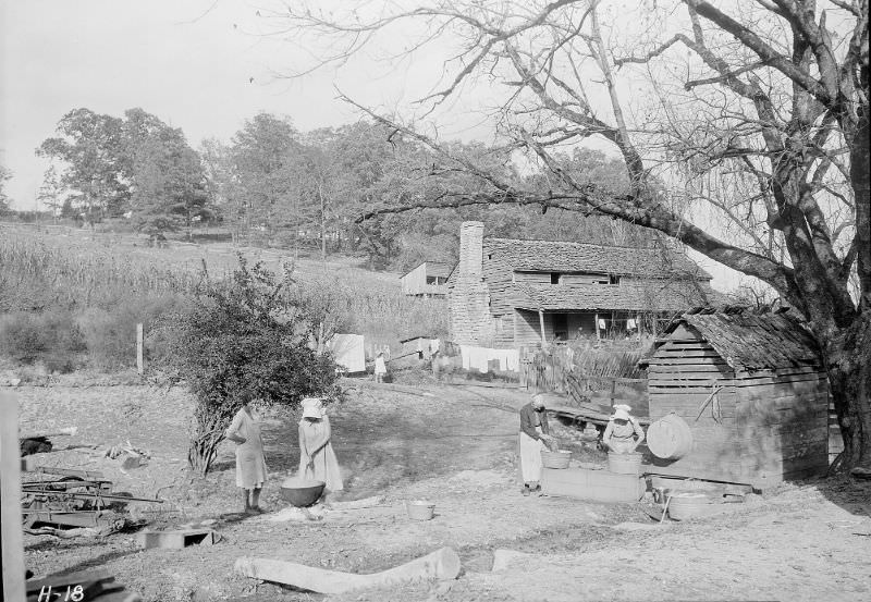 Washday at the Stooksberry homestead near Andersonville, Tennessee, October 1933