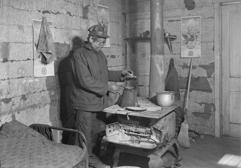 Scott's Run, West Virginia. Employed bachelor at home in Sessa Hill, March 1937