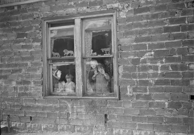 Scott's Run, West Virginia. This building is a part of the abandoned mine buildings of the stranded camp of Jere, March 1937