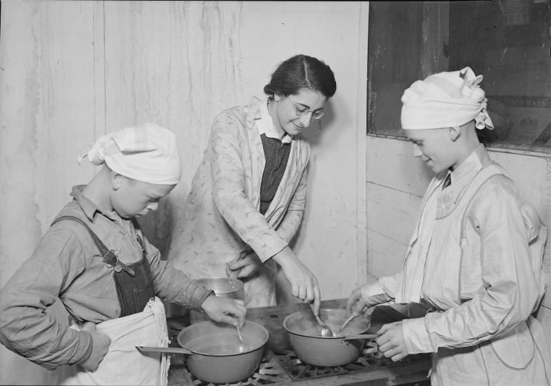 Scott's Run, West Virginia. Typical scene of the Shack Community Center activity, March 1937