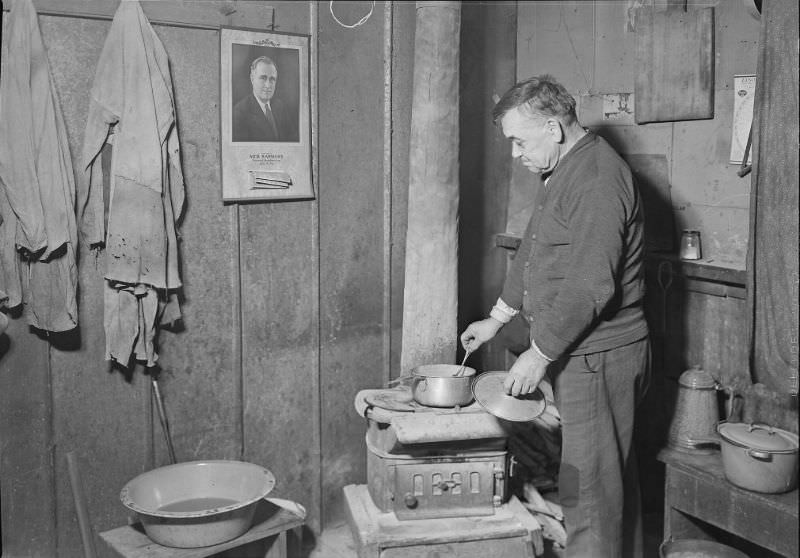 Scott's Run, West Virginia. Unemployed bachelor, Jere, March 1937