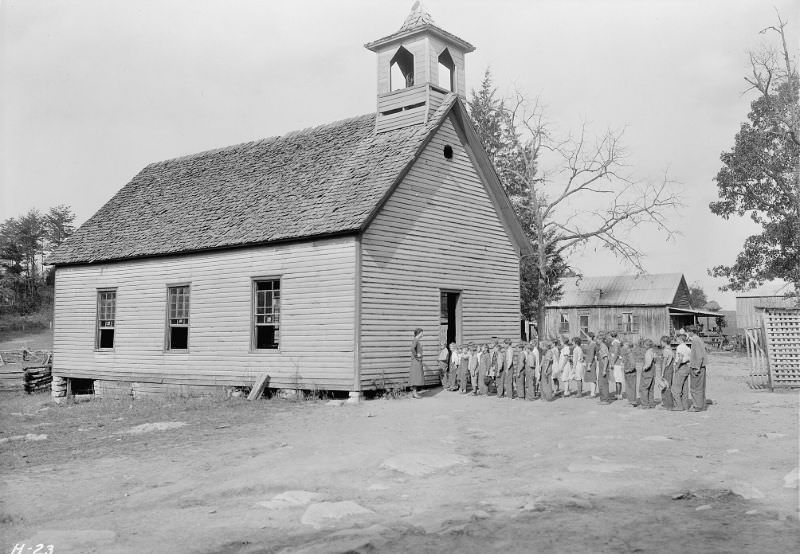 Exterior view of Oakdale School near Loyston, Tennessee.