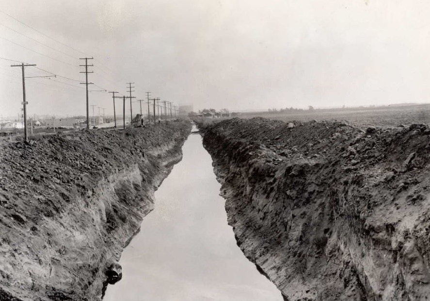 Centinela Creek, 1923