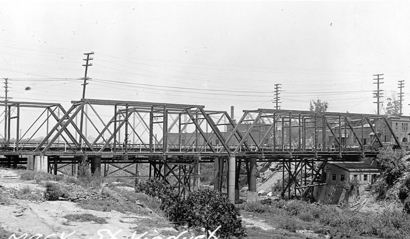 1909 Macy Street Bridge, 1923