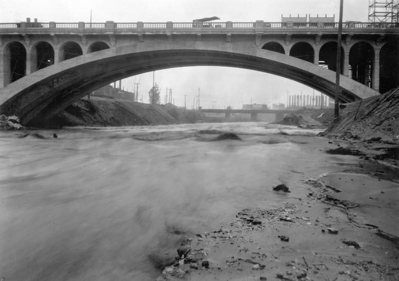 Macy Street Viaduct, a span of the finished bridge, 1923