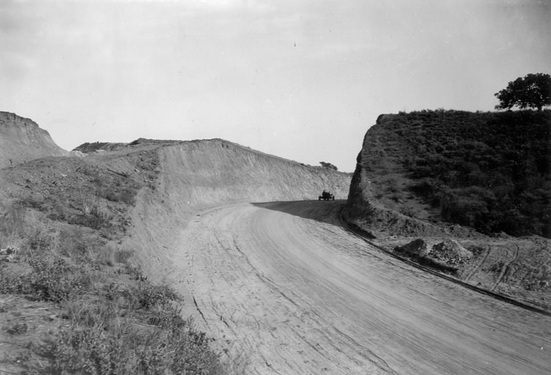 Sunset Boulevard Road Cut, 1925