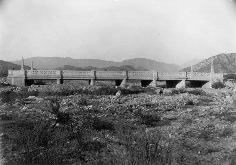 Tujunga Valley Avenue Bridge across Little Tujunga Wash, 1925