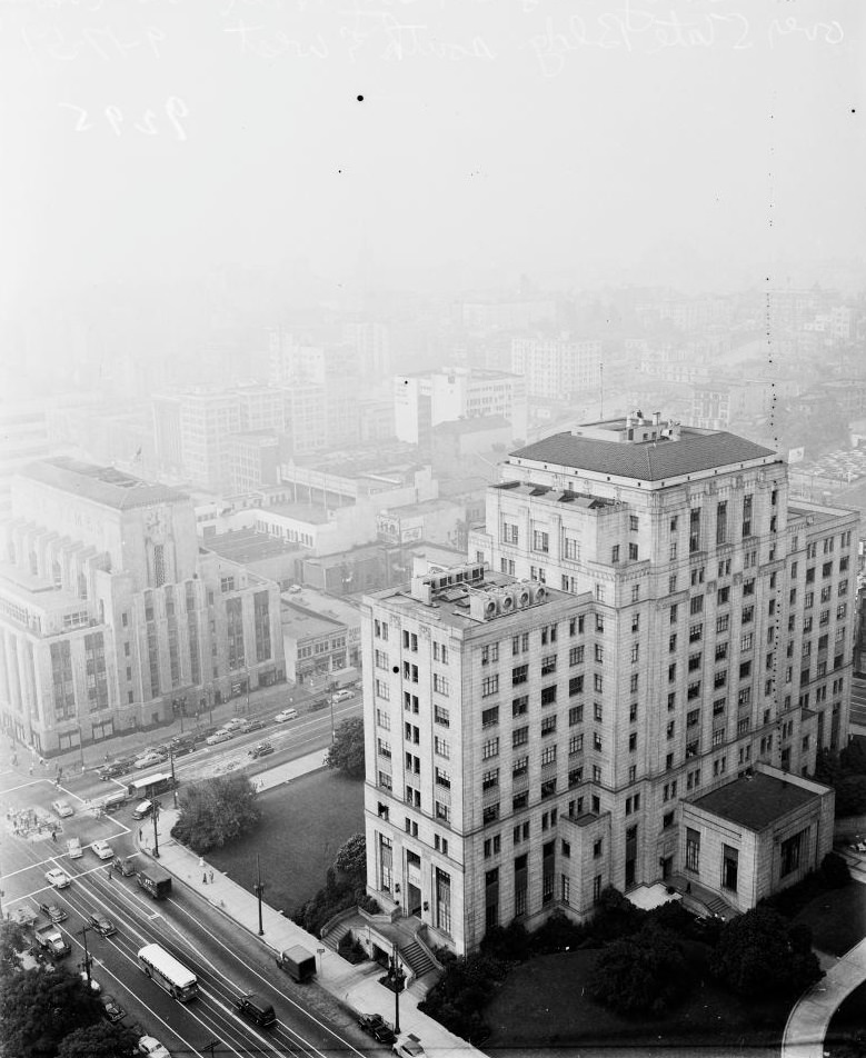 Smog and our fair city (a smelly story), 1951
