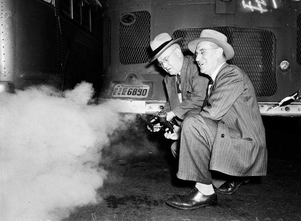 Smog, Pacific Electric bus smoke, 1950