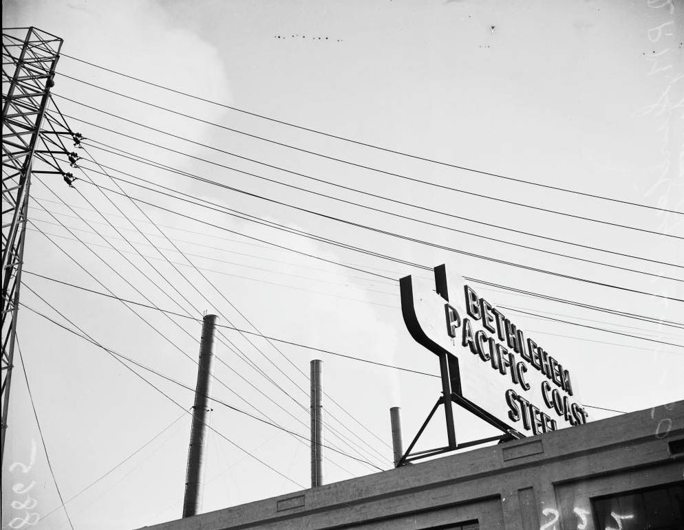 Bethlehem Steel Corporation at 3396 East Slauson Avenue gives out with smog from two smoke stacks at 2:00 p.m., 1950