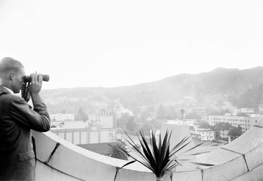 Views looking east from Hollywood Boulevard and Vine Street, 1948