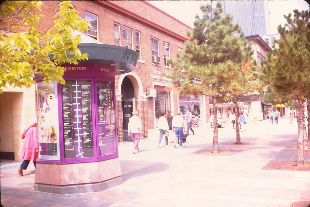 1000 block of Nicollet Mall, Minneapolis, August 1992