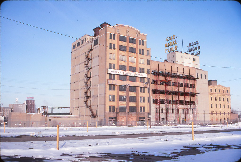 Abandoned Mills, S 2nd Street, Minneapolis, January 1993